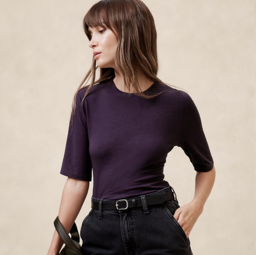 Banana Republic tee size small